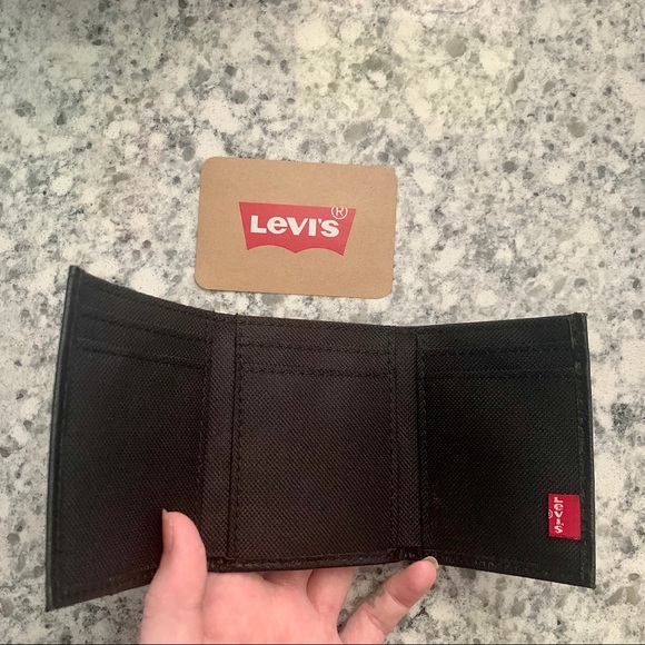 NWT Levi’s wallet - Picture 3 of 5